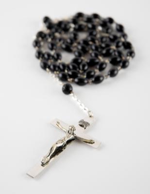 Lot #116 John and Jacqueline Kennedy Gifted Black and Sterling Silver Rosary - Image 1