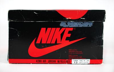 Lot #767 Michael Jordan: Air Jordan 1 'Player Sample' Sneakers Signed as a Rookie - Image 10