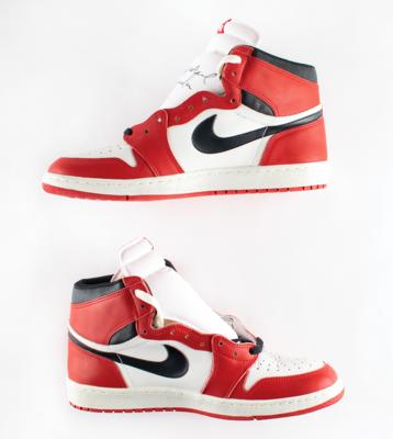 Lot #767 Michael Jordan: Air Jordan 1 'Player Sample' Sneakers Signed as a Rookie - Image 12
