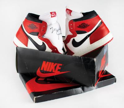 Lot #767 Michael Jordan: Air Jordan 1 'Player Sample' Sneakers Signed as a Rookie - Image 16
