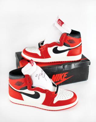 Lot #767 Michael Jordan: Air Jordan 1 'Player Sample' Sneakers Signed as a Rookie - Image 2