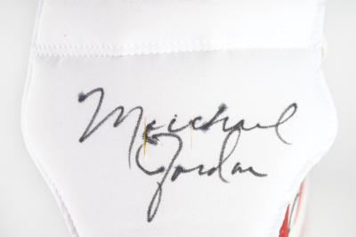Lot #767 Michael Jordan: Air Jordan 1 'Player Sample' Sneakers Signed as a Rookie - Image 4