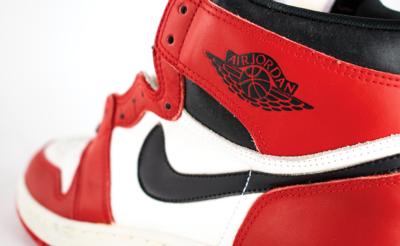 Lot #767 Michael Jordan: Air Jordan 1 'Player Sample' Sneakers Signed as a Rookie - Image 5
