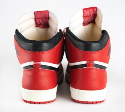 Lot #767 Michael Jordan: Air Jordan 1 'Player Sample' Sneakers Signed as a Rookie - Image 6