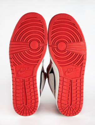 Lot #767 Michael Jordan: Air Jordan 1 'Player Sample' Sneakers Signed as a Rookie - Image 7