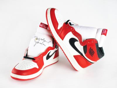Lot #767 Michael Jordan: Air Jordan 1 'Player Sample' Sneakers Signed as a Rookie - Image 8