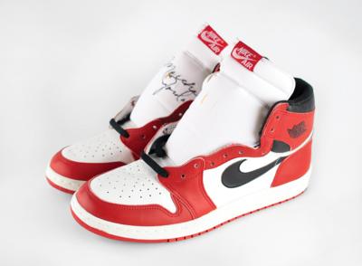 Lot #767 Michael Jordan: Air Jordan 1 'Player Sample' Sneakers Signed as a Rookie - Image 9