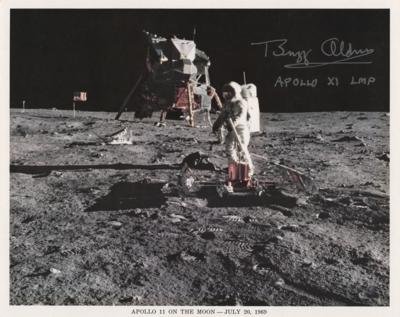 Lot #3224 Buzz Aldrin Signed Photograph - Image 1