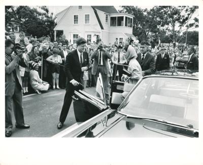 Lot #58 John F. Kennedy (37) Original Photographs - Image 8