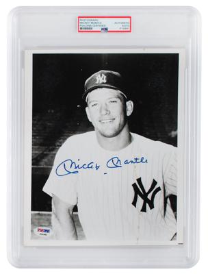 Lot #977 Mickey Mantle Signed Photograph - Image 1