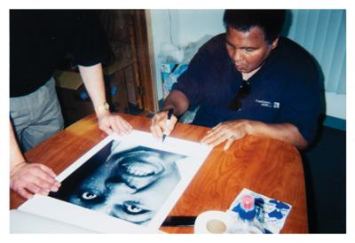 Lot #781 Muhammad Ali Signed Oversized Photograph by John Stewart  - Image 4