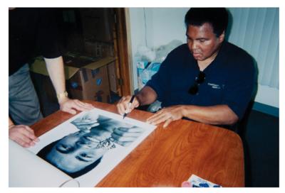 Lot #785 Muhammad Ali Signed Oversized Photograph by John Stewart - Image 4