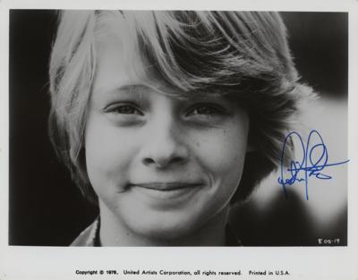 Lot #707 Jodie Foster Signed Photograph - Image 1