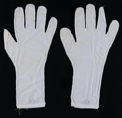 Lot #462 Apollo 7 Comfort Gloves