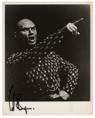 Lot #895 Yul Brynner Signed Photograph - Image 1