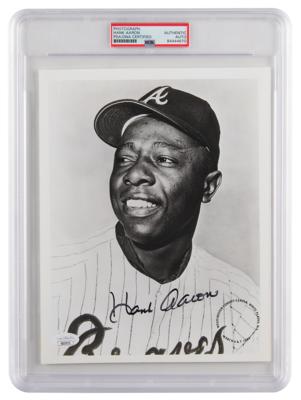 Lot #1062 Hank Aaron Signed Photograph - Image 1