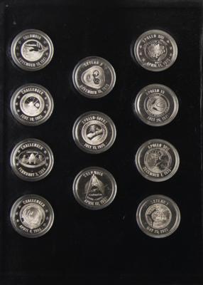Lot #578 American Space Flight (25) Silver Anniversary Medals - Image 5