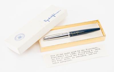 Lot #88 Lyndon B. Johnson Peace Corps Bill Signing Pen - Image 1