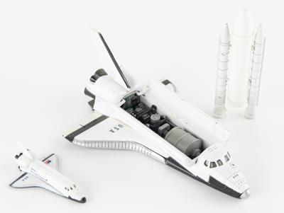 Lot #9648 Space Shuttle (3) Models - Image 1