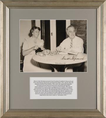Lot #20 Franklin and Eleanor Roosevelt Signed 1941 Christmas Photograph as President and First Lady - Image 3