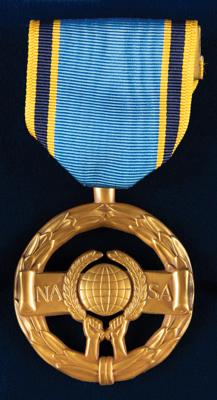 Lot #394 NASA Exceptional Service Medal - Image 2