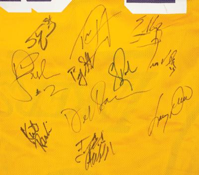 Lot #625 LA Lakers: 1996-1997 Team-Signed Jersey - Image 2