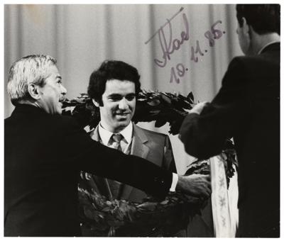 Lot #828 Gary Kasparov Signed Photograph - Image 1