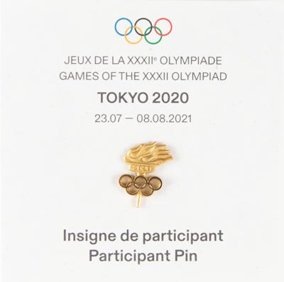 Lot #4195 Tokyo 2020 Summer Olympics Athlete's Participation Pin - Image 1