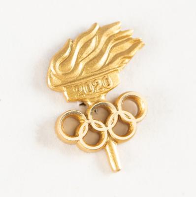 Lot #4195 Tokyo 2020 Summer Olympics Athlete's Participation Pin - Image 2