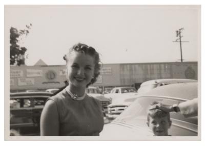 Lot #881 Debbie Reynolds Signed Photograph - Image 2