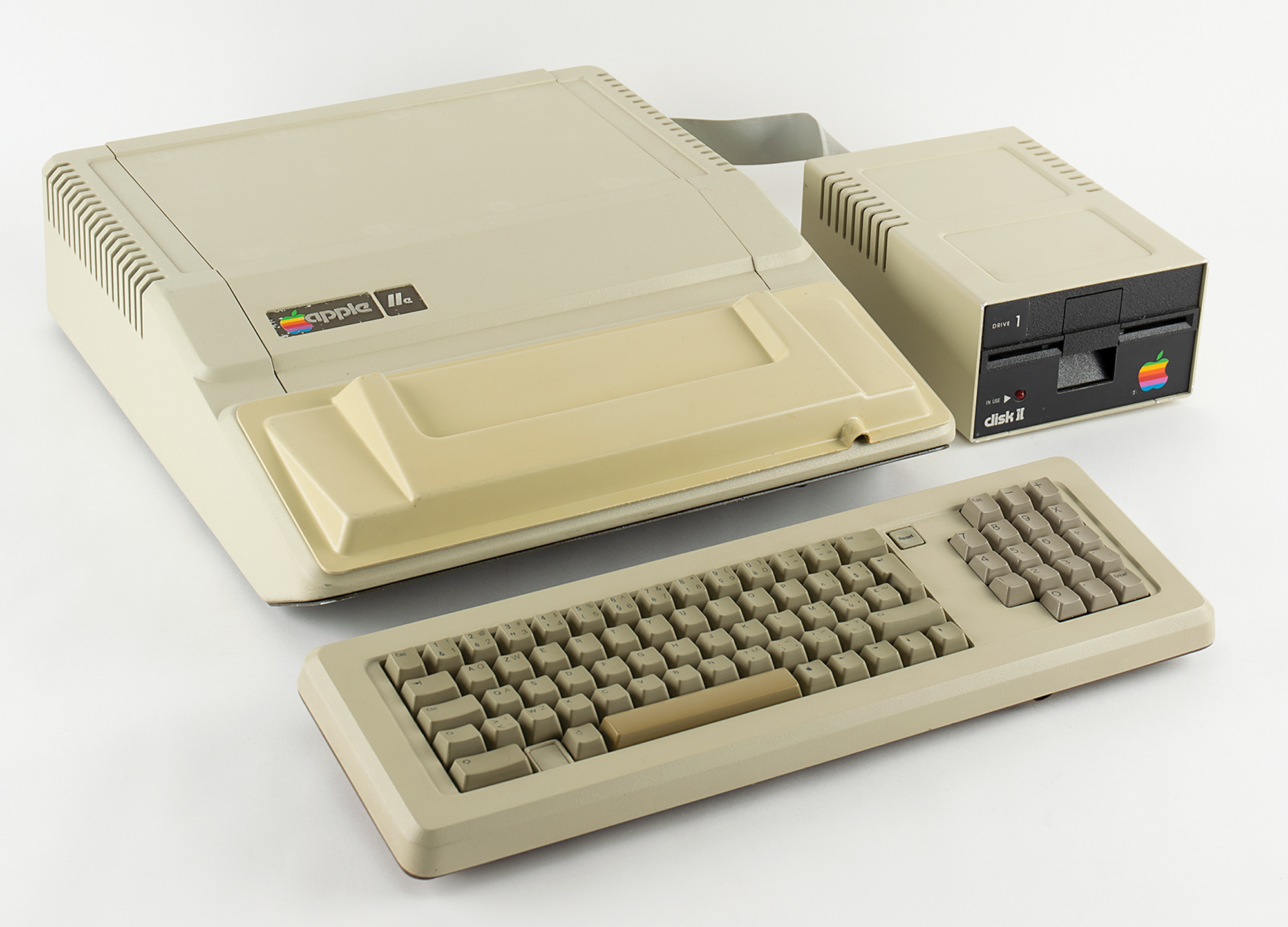 Lot #5016 Apple IIe External Keyboard Prototype and Computer