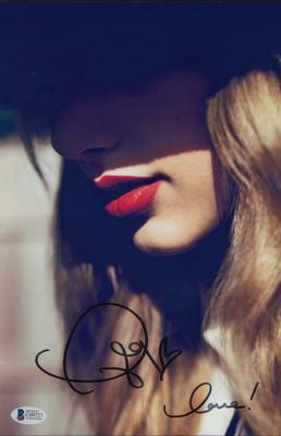 Lot #513 Taylor Swift Signed Photograph