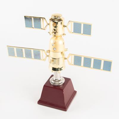 Lot #7748 Shenzhou 6 Spacecraft Model - Image 2