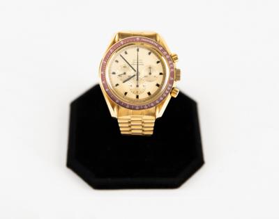 Lot #7000 Wally Schirra's 18k Gold Omega Speedmaster Professional 1969 Apollo 11 Commemorative Watch - Image 2