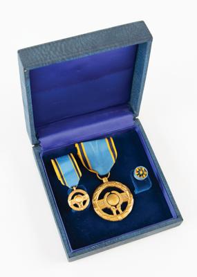 Lot #7229 Jim McDivitt's NASA Exceptional Service Medal - Image 2