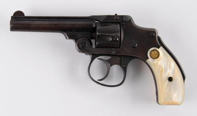 Lot #215 Smith & Wesson .32 Safety Hammerless Lemon Squeezer Revolver with Factory Pearl Grips - Image 1