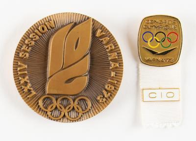 Lot #6319 Olympic Congress in Varna, 1973. IOC Badge and Commemorative Medal Set - From the Collection of IOC Member James Worrall - Image 1