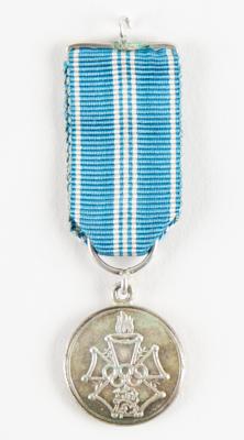 Lot #6267 Helsinki 1952 Summer Olympics Volunteer's Badge - Image 1
