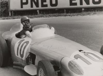 Lot #910 Juan Manuel Fangio Signed Photograph - Image 1