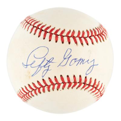 Lot #911 Lefty Gomez Signed Baseball - Image 1
