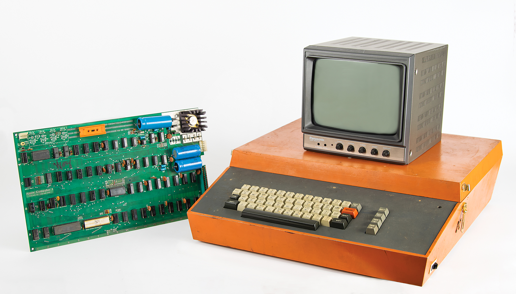 Apple-1 Computer Signed by Steve Wozniak | RR Auction - スマートフォン本体