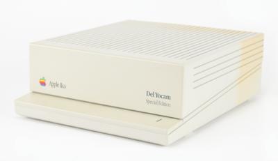 Lot #8016 Del Yocam's Special Edition Apple IIGS with Original Box - Image 1