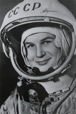 Lot #9919 Valentina Tereshkova Signed Photograph - Image 1