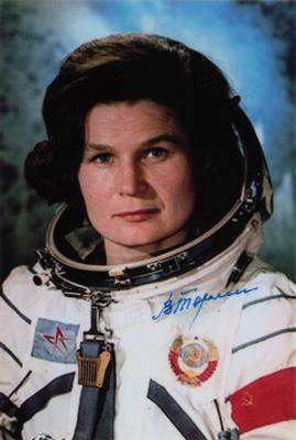 Lot #9920 Valentina Tereshkova Signed Photograph - Image 1