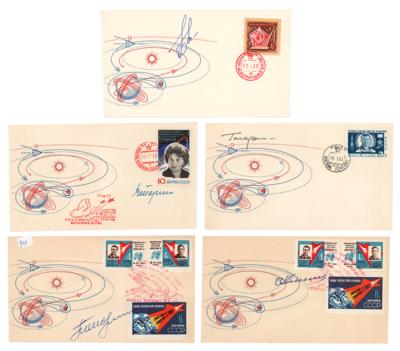 Lot #9913 Cosmonauts (5) Signed KNIGA Covers