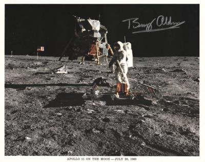 Lot #9298 Buzz Aldrin Signed Photograph - Image 1