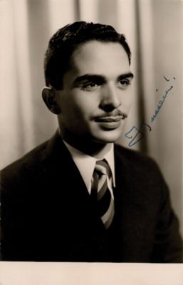 Lot #286 King Hussein Signed Photograph - Image 1