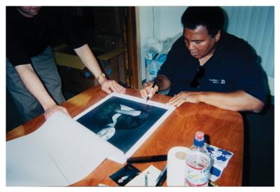 Lot #743 Muhammad Ali Signed Oversized Photograph by John Stewart - Image 4