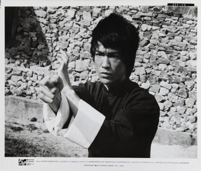 Lot #611 Bruce Lee: Enter the Dragon Keybook Photograph Binder (80+) - Image 5