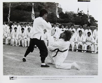 Lot #611 Bruce Lee: Enter the Dragon Keybook Photograph Binder (80+) - Image 6